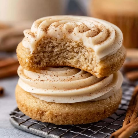 A delicious looking snickerdoodle cupcake.