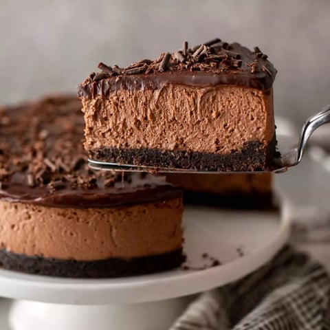 A slice of chocolate cheesecake on a plate.